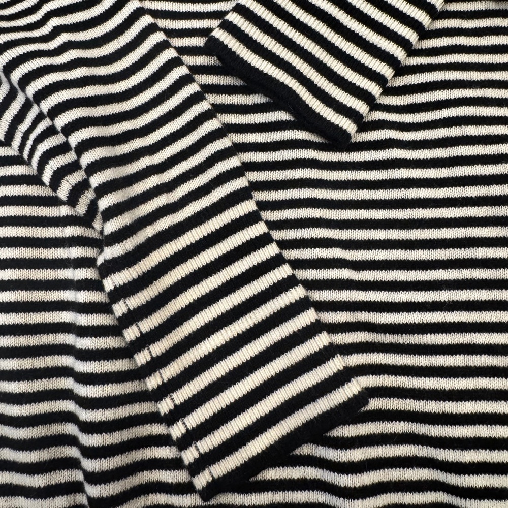 Everlane Black & White Striped Cashmere Crewneck Sweater Size M - Picture 3 of 4